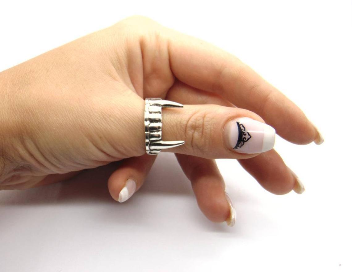 Vampire Teeth Alloy Ring
